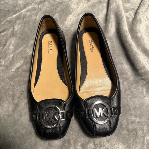 MICHAEL KORS Black Flats with Silver Logo size 6.5 U.S - Picture 4 of 6